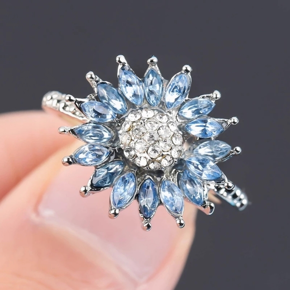 New Blue CZ Sun Flower Crystal Ring - Picture 2 of 6